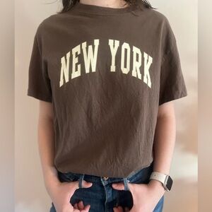 BRANDY MELVILLE BROWN “NEW YORK” T SHIRT
